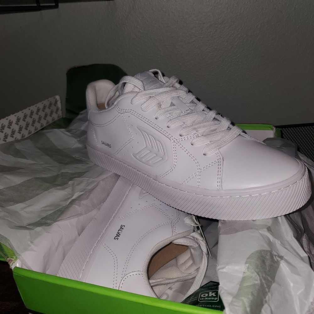 Cariuma- salvas leather sneakers